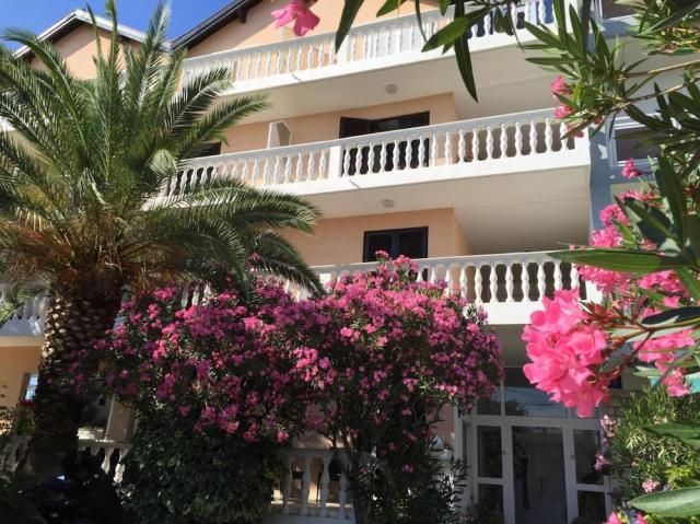 Chorvátsko - Vodice - Penzión Sidro