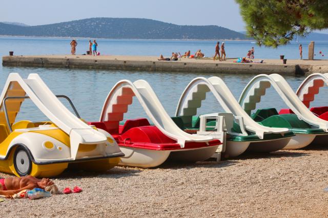 Chorvátsko - Vodice - požičovňa na pláži