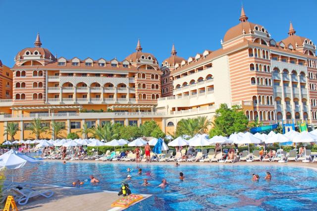 Turecko - Side - Hotel Royal Alhambra Palace - bazén