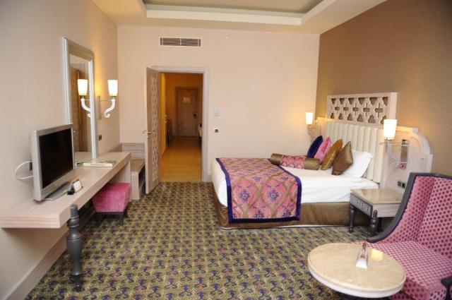 Turecko - Side - Hotel Royal Alhambra Palace - rodinná izba
