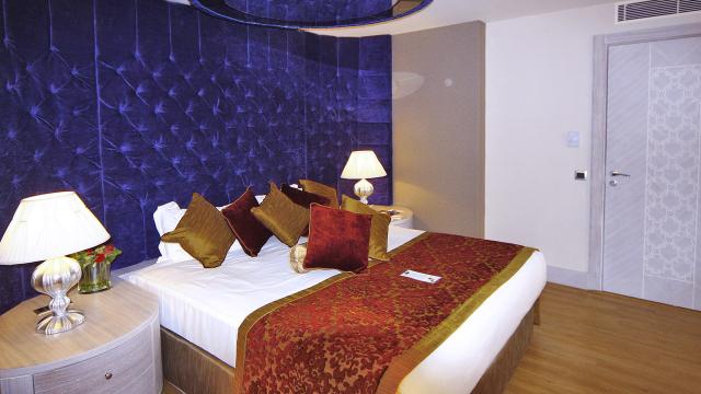 Turecko - Side - Hotel Royal Alhambra Palace - Junior Suita