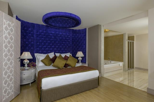 Turecko - Side - Hotel Royal Alhambra Palace - junior suita