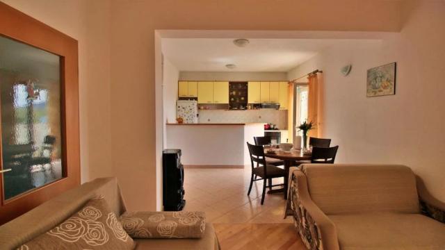 Chorvátsko - Omiš - Duće - apartmány Milavić - apartmán na 1.po