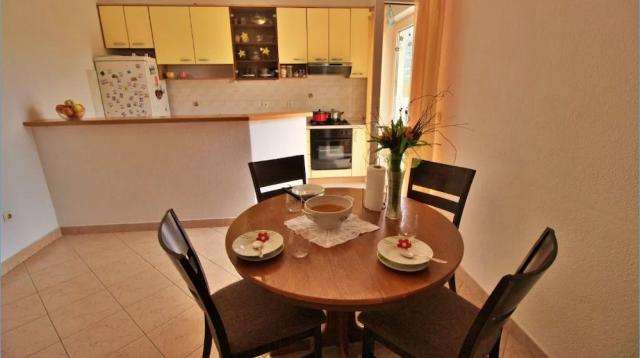 Chorvátsko - Omiš - Duće - apartmány Milavić - apartmán na 1.po