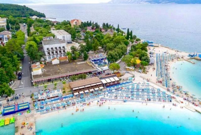 Selce - hotel a pavilóny Slaven