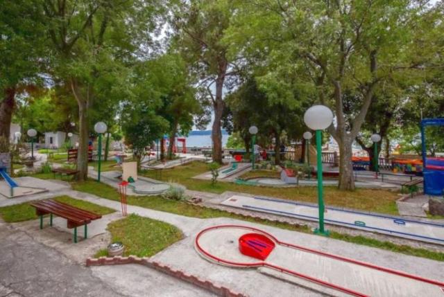 Selce - hotel a pavilóny Slaven, minigolf