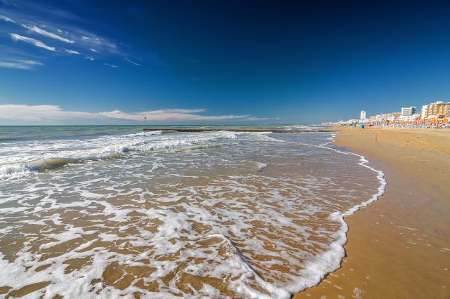 shutterstock_395998651_Lido di Jesolo.jpg