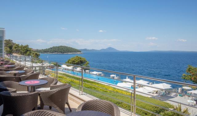 Punta bar pool