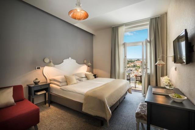 Lungomare hotel - pokoj Standard, strana ulice - Opatija -  - C