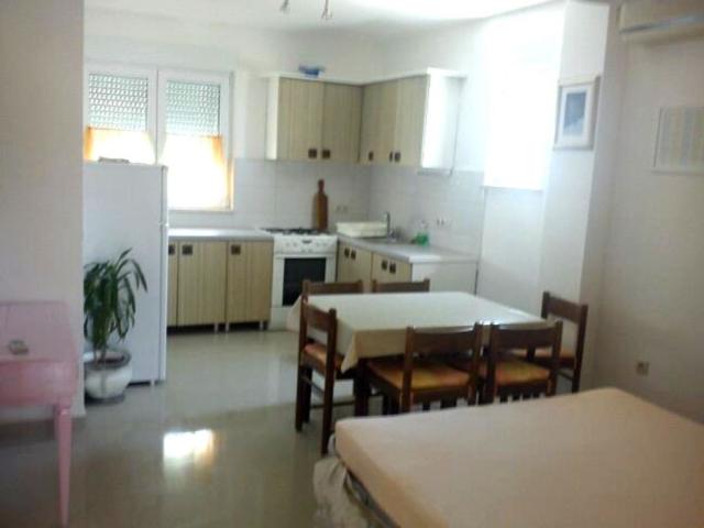 Vlado vila - apartmán pro 5 osob se 2 ložnicemi, 1. patro - Omi