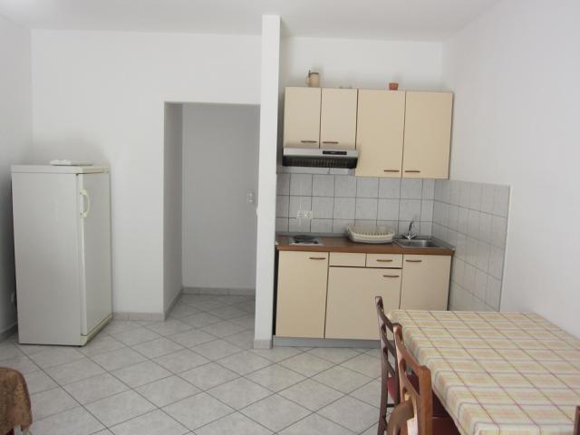 Vuković Davor - apartmán pro 6 osob, 2. řada - Omiš-Duće -  - C