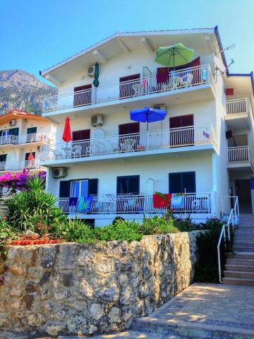 Vila Neda-Maršić - Gradac - Chorvatsko -  (2)