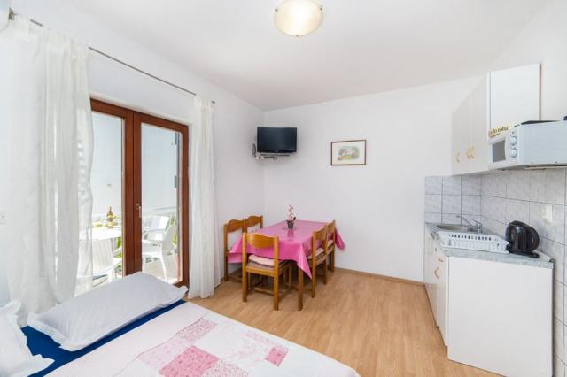 Vila Neda-Maršić - až pětilůžkový apartmán č. 3 - Gradac - Chor