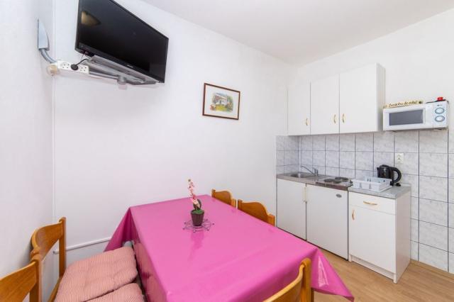 Vila Neda-Maršić - až pětilůžkový apartmán č. 3 - Gradac - Chor
