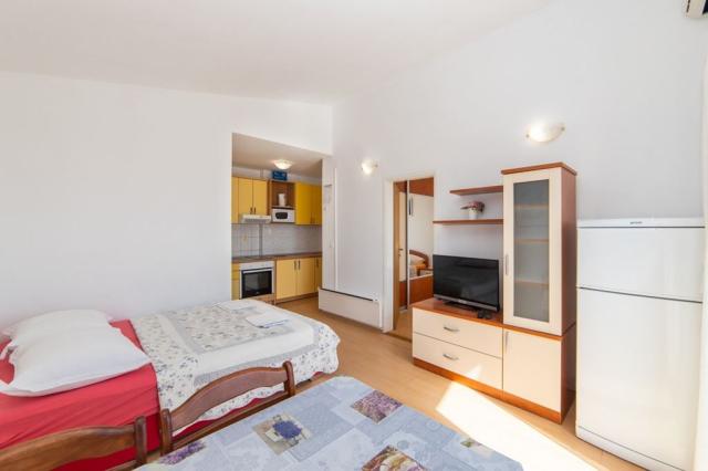 Vila Neda-Maršić - až čtyřlůžkový apartmán č. 5 - Gradac - Chor