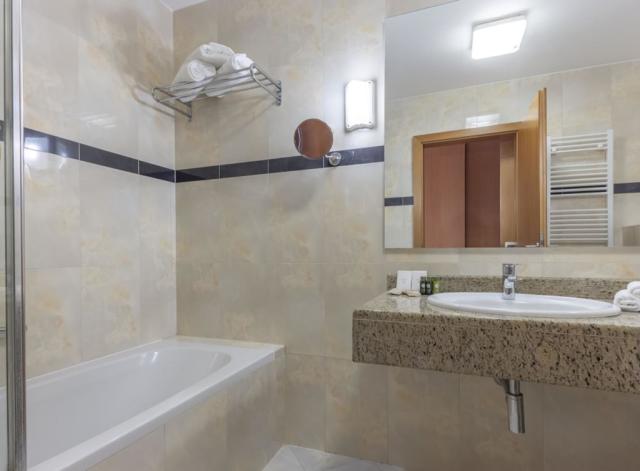 La Luna Island hotel - pokoj SFAM4 - Jakišnica (ostrov Pag) -  