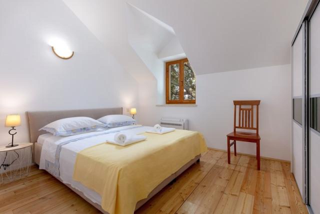 Dubrava vila - Pučišča (ostrov Brač) -  - Chorvatsko