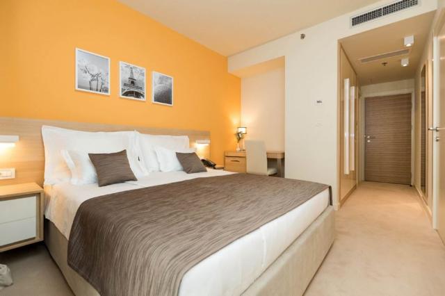 Crikvenica hotel - dvoulůžkový pokoj Comfort, balkon mořská str