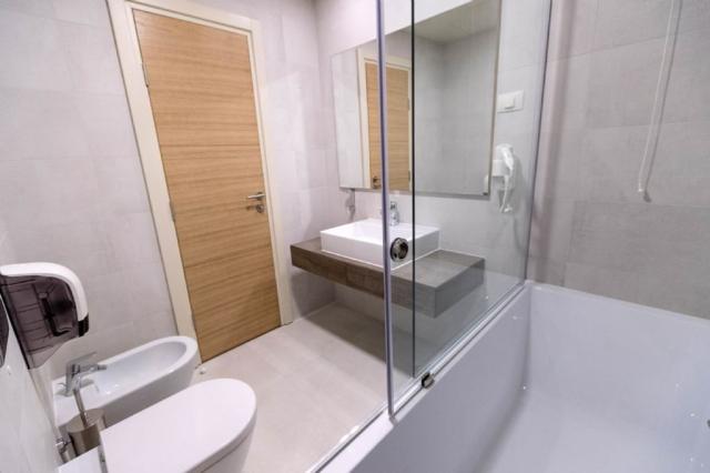 Crikvenica hotel - dvoulůžkový pokoj Comfort, balkon mořská str