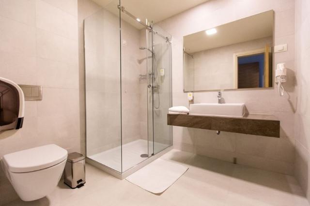 Crikvenica hotel - dvoulůžkový pokoj Comfort, balkon mořská str