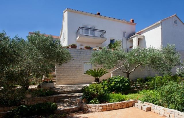 Lukrecia apartmány - Supetar (ostrov Brač) -  - Chorvatsko