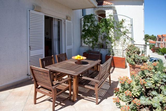 Lukrecia apartmány - Supetar (ostrov Brač) -  - Chorvatsko
