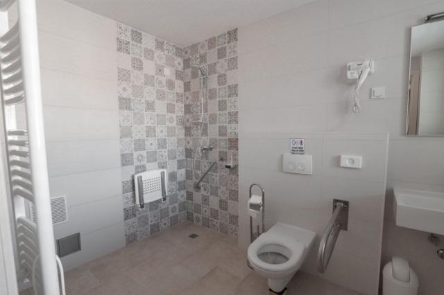 Borovnik hotel - Tisno -  - Chorvatsko