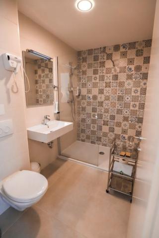 Borovnik hotel - Tisno -  - Chorvatsko