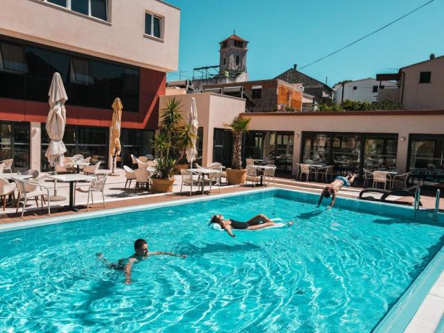 Borovnik hotel - Tisno -  - Chorvatsko