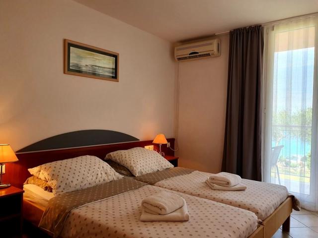 Brzet (pod Omišem) - Brzet hotel - polopenze s nápoji - 