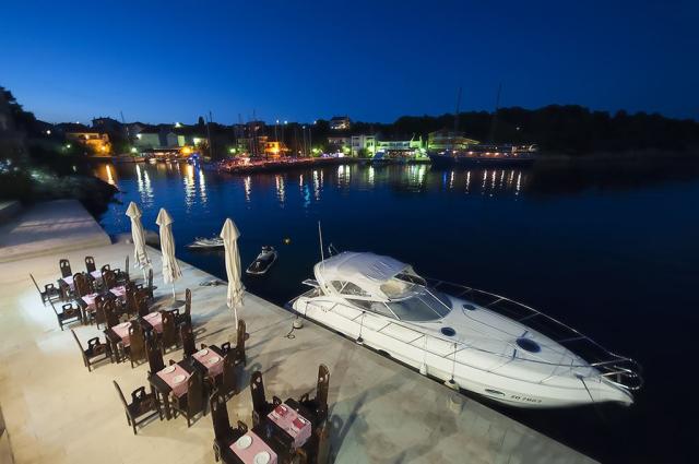 Restaurant Kadulja u Maximu - Božava (ostrov Dugi otok) -  - Ch