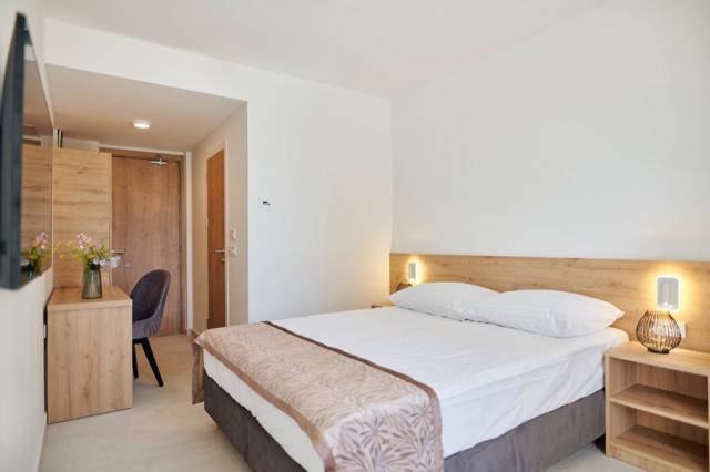 Colentum Resort Murter - dvoulůžkový pokoj s možností přistýlky