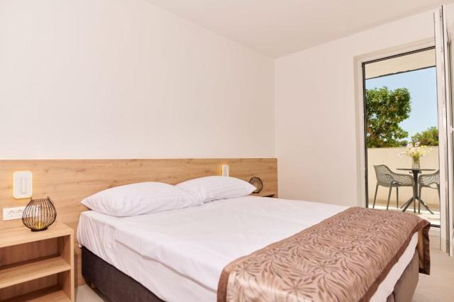 Colentum Resort Murter - dvoulůžkový pokoj s možností přistýlky