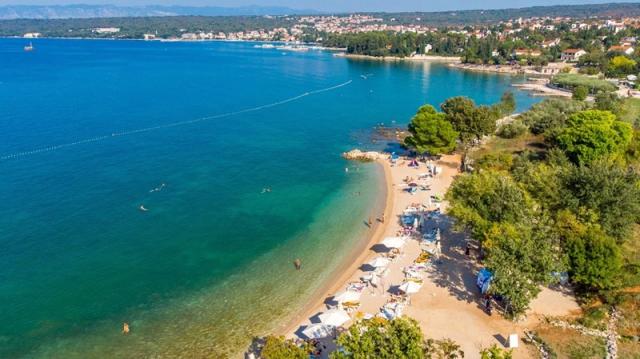 Malin hotel - pláž ROVA, 1,5 km od hotelu Malin - Malinska (ost