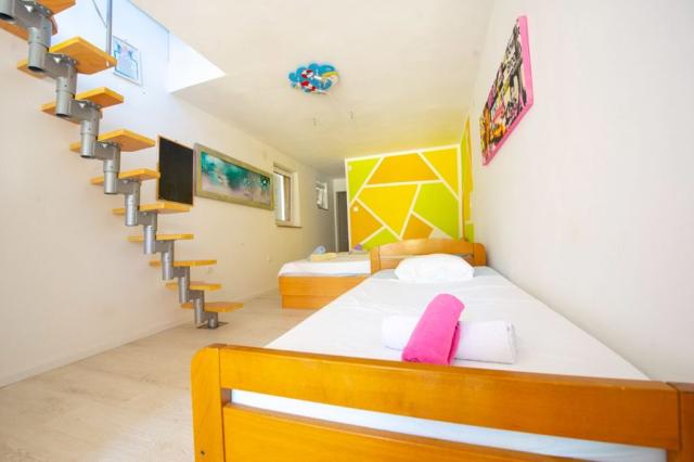 Claudia apartmány - apartmán pro 6 osob, 1. patro - Novalja (os