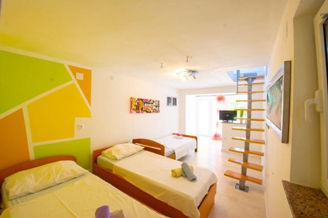 Claudia apartmány - apartmán pro 6 osob, 1. patro - Novalja (os