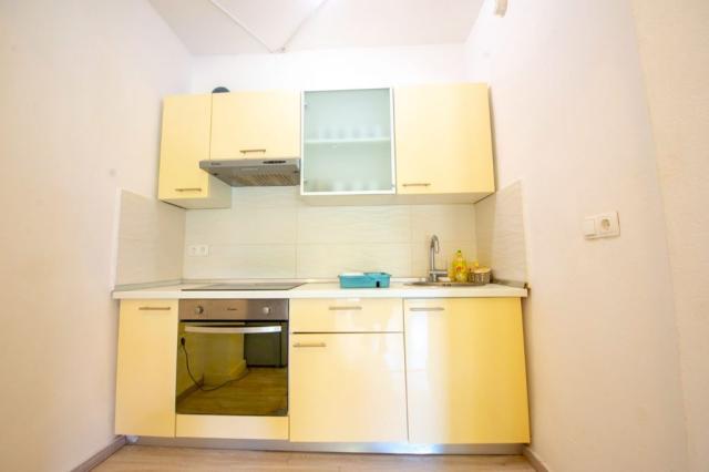 Claudia apartmány - apartmán pro 6 osob, přízemí - Novalja (ost