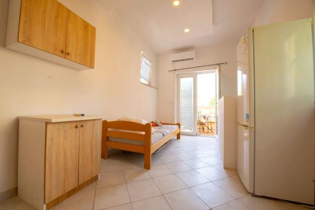 Claudia apartmány - apartmán pro 6 osob, 1. patro - Novalja (os