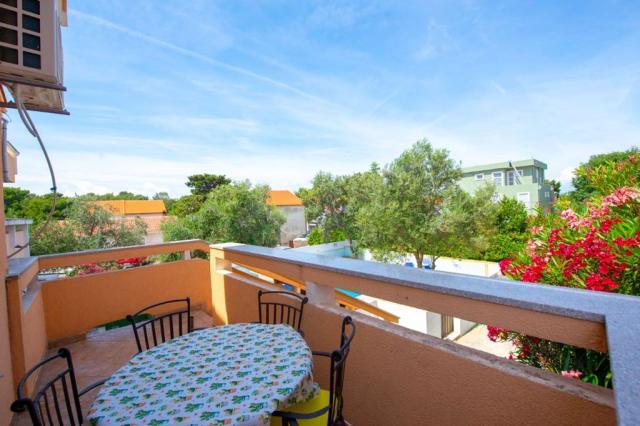 Claudia apartmány - apartmán pro 6 osob, 1. patro - Novalja (os