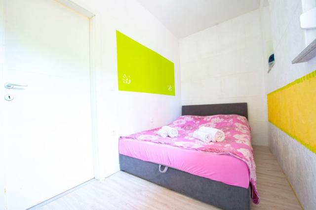 Claudia apartmány - apartmán pro 6 osob, přízemí - Novalja (ost