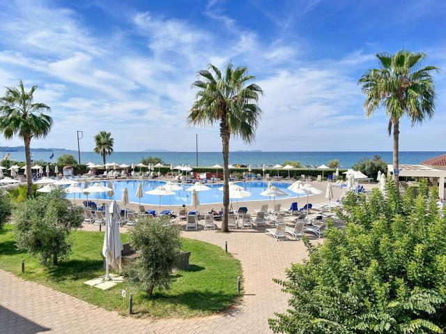 Almyros Beach Resort & Spa