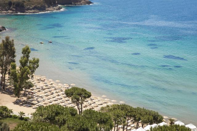 Aria Claros Beach