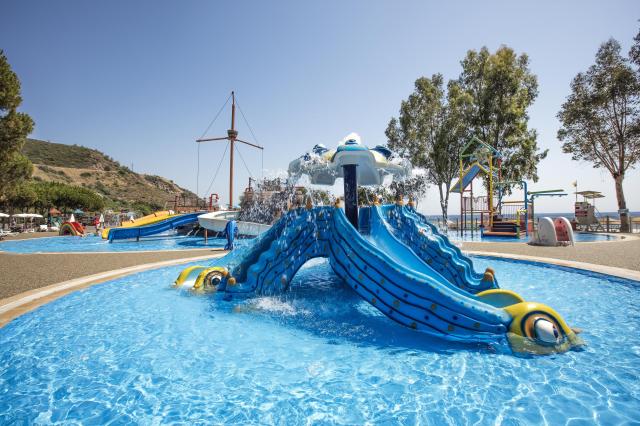 Aria Claros Beach