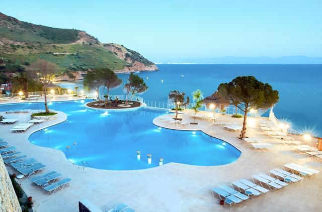 Aria Claros Beach