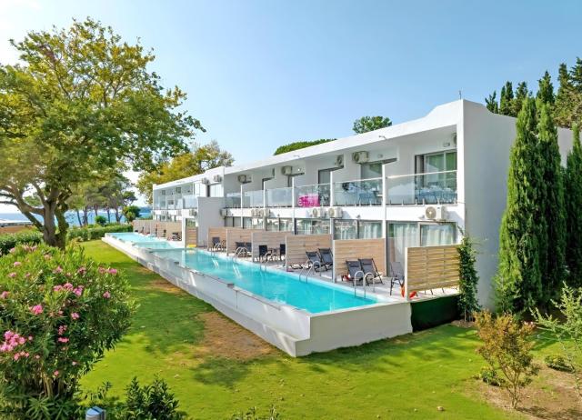 Ninos Grand Beach