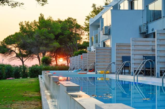 Ninos Grand Beach