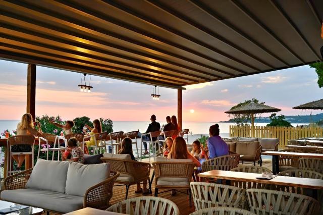 Ninos Grand Beach