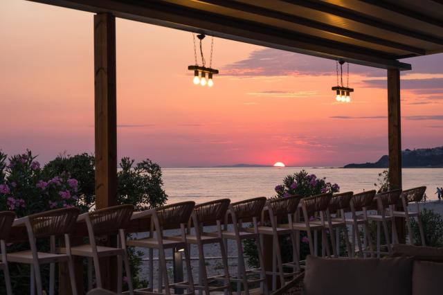 Ninos Grand Beach