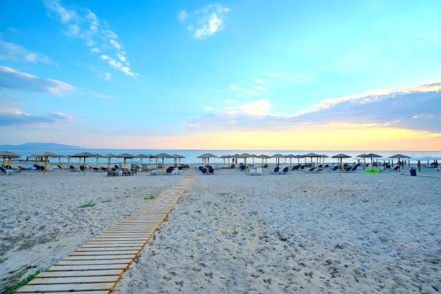 Ninos Grand Beach