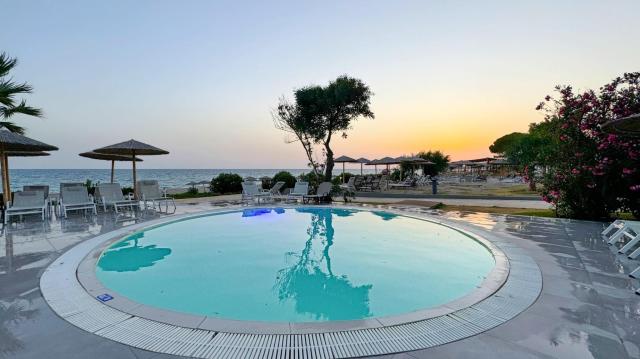 Ninos Grand Beach